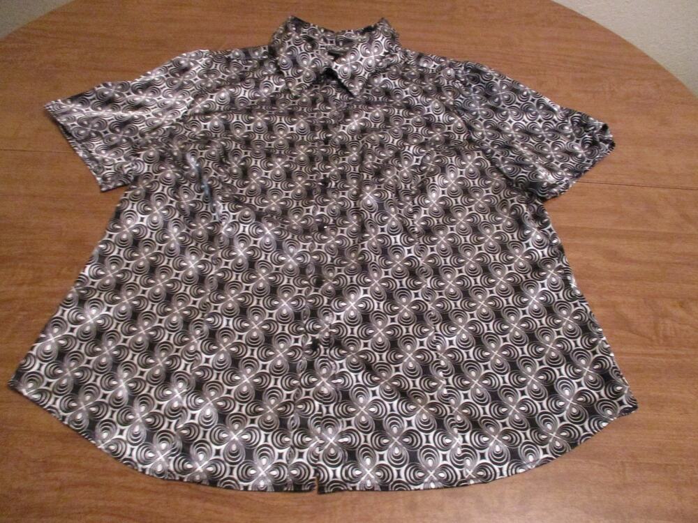 LANE BRYANT BLACK WHITE SHORT SLEEVE BUTTON UP TOP 14/16